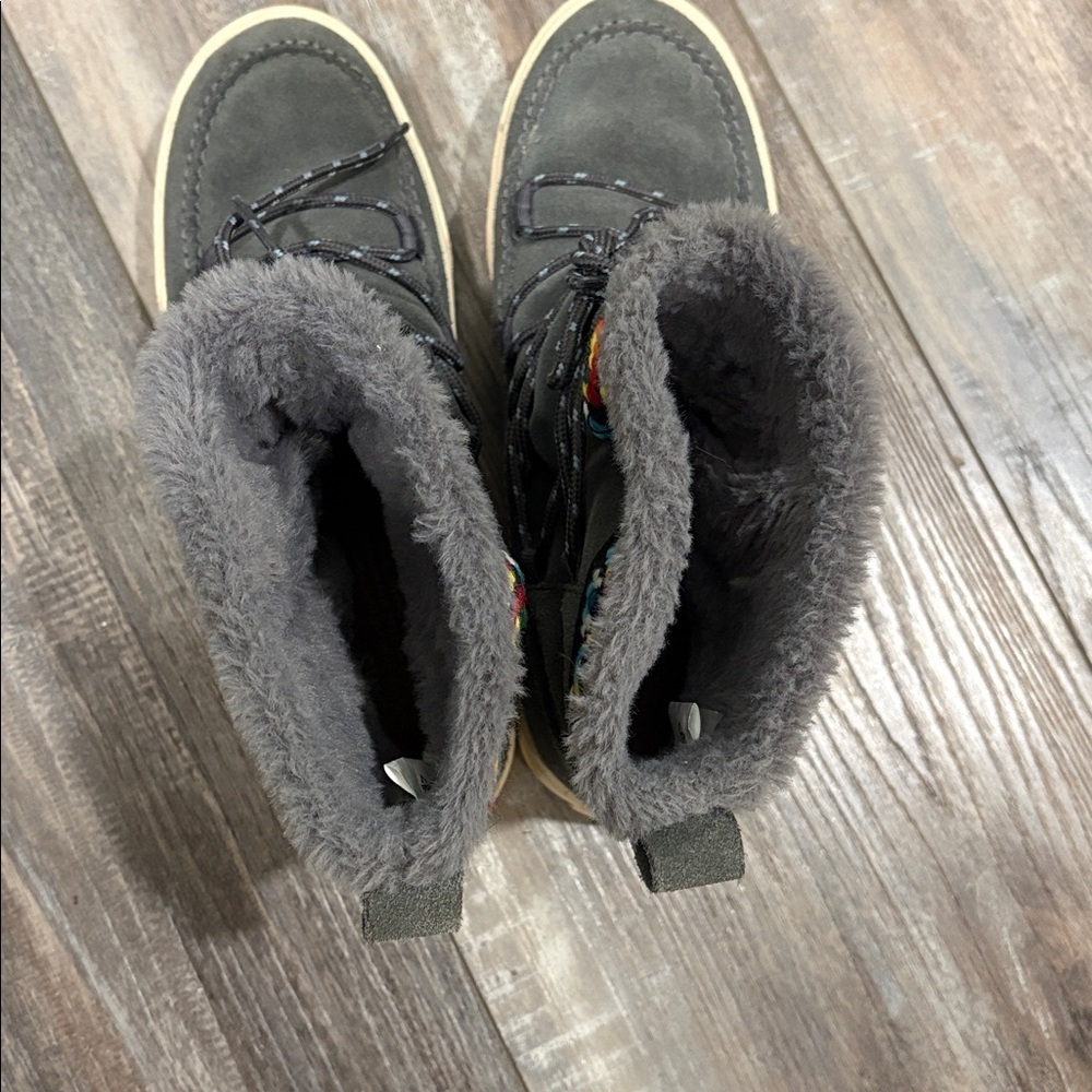 TOMS Alpine grey faux fur boots 7.5 - Picture 5 of 8